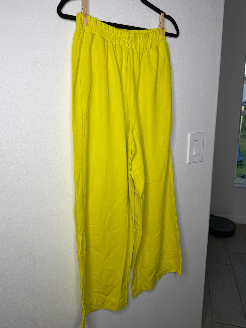 High-Waist Wide-Leg Crop Top Set in Lime - Picture 11 of 13